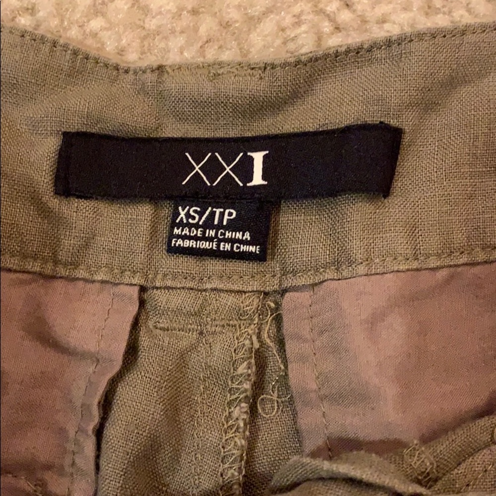 Shorts - Picture 3 of 3